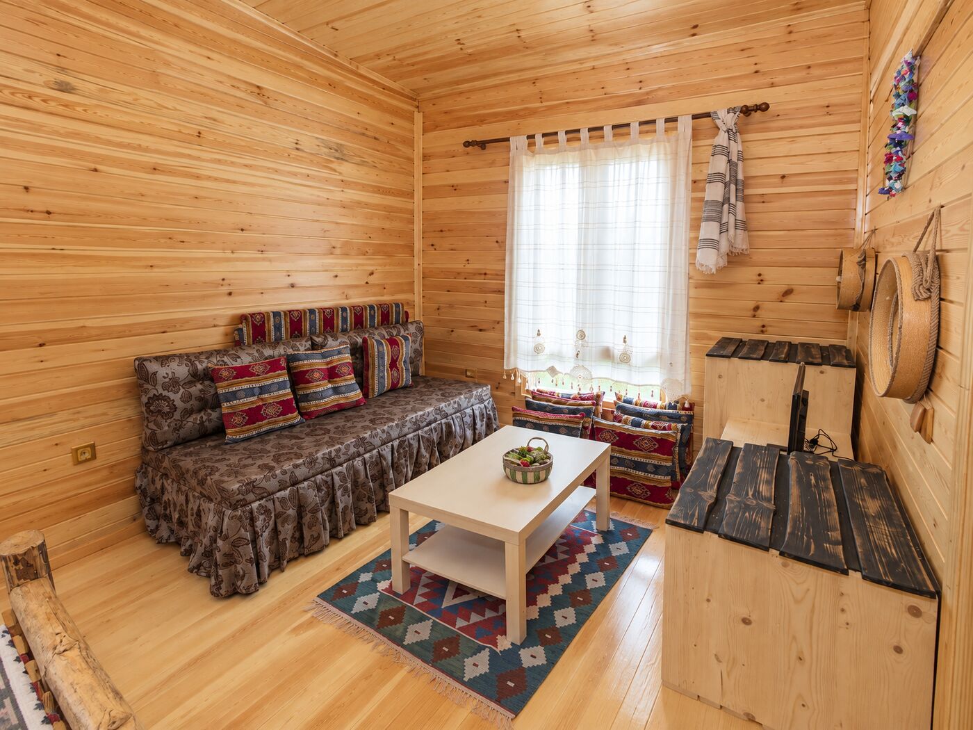 Bademler Doğal Yaşam Köyü solid-timber bungalow, inside and out 1