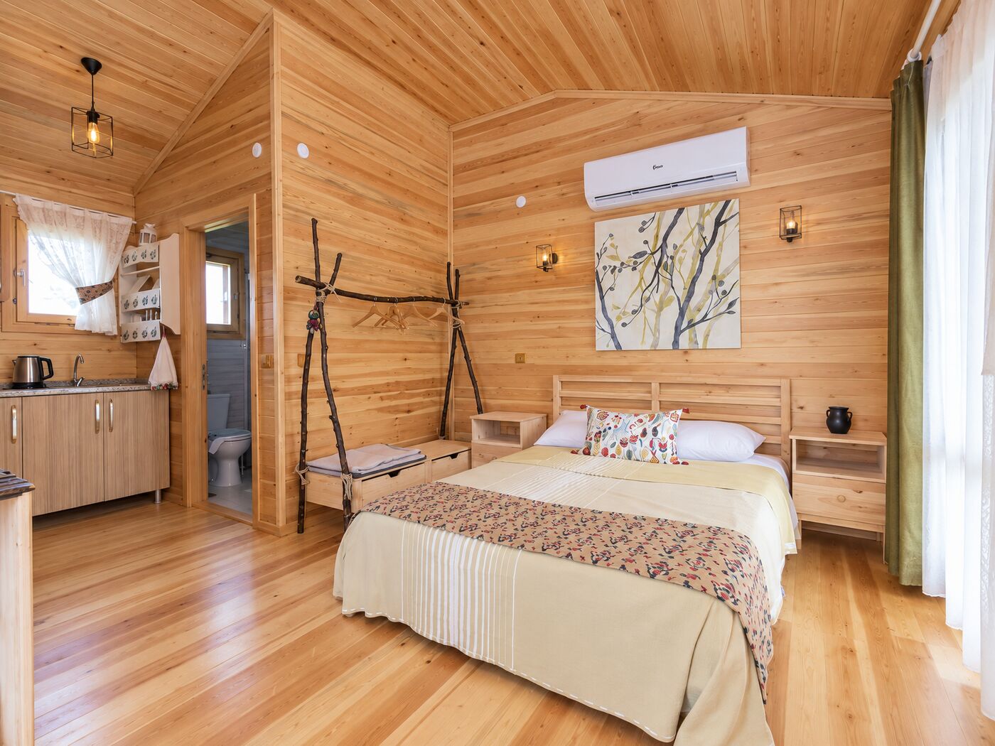 Bademler Doğal Yaşam Köyü solid-timber bungalow, inside and out 3