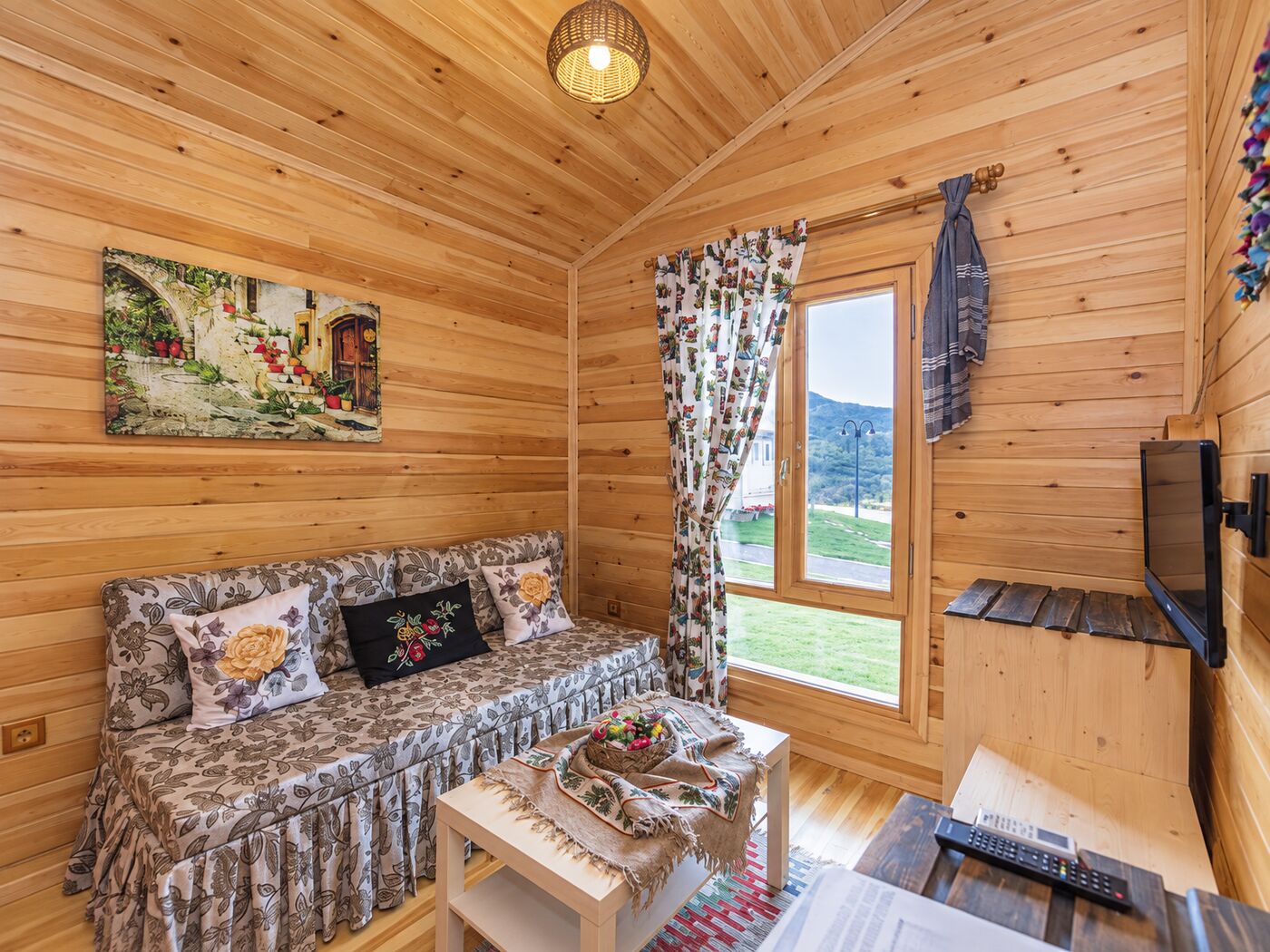 Bademler Doğal Yaşam Köyü solid-timber bungalow, inside and out 4