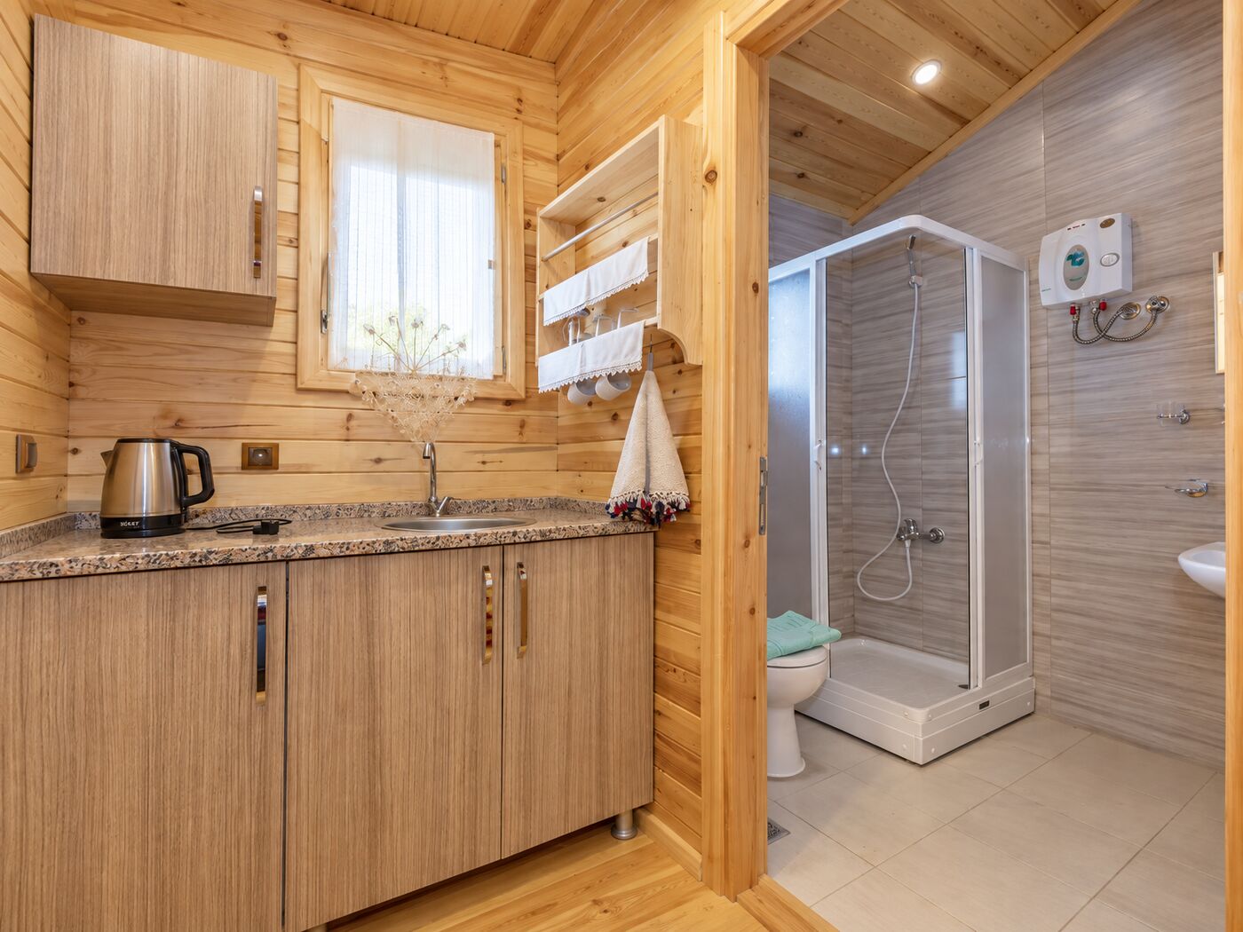 Bademler Doğal Yaşam Köyü solid-timber bungalow, inside and out 10