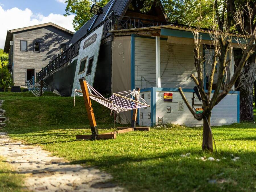 Grandeur Sapanca shared grounds &mdash; garden, pool and seating areas 9