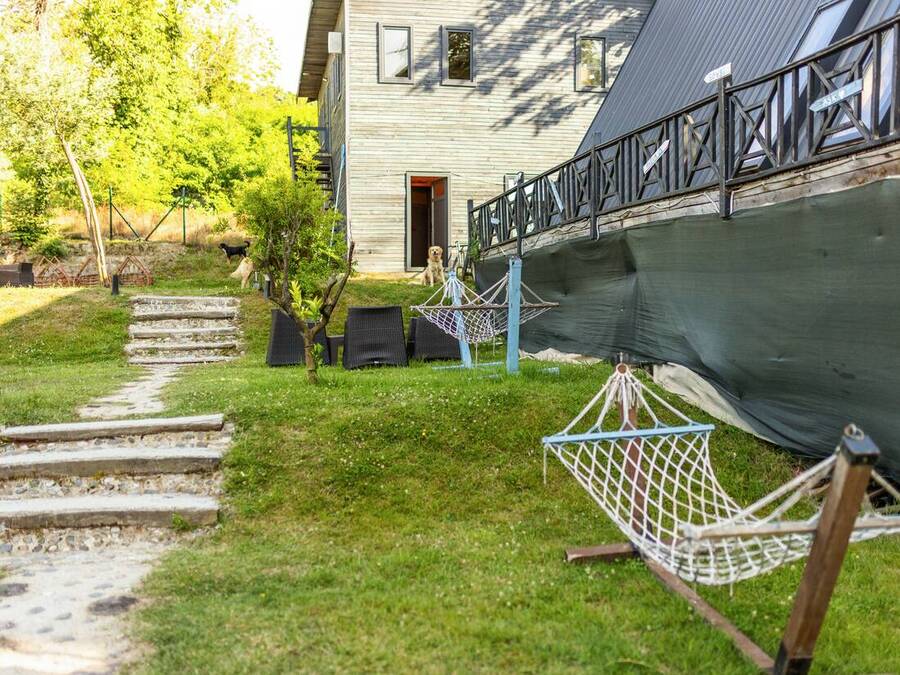 Grandeur Sapanca shared grounds &mdash; garden, pool and seating areas 11