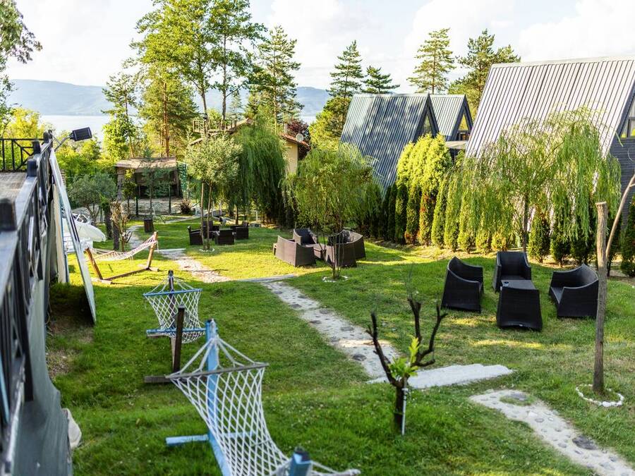 Grandeur Sapanca shared grounds &mdash; garden, pool and seating areas 12