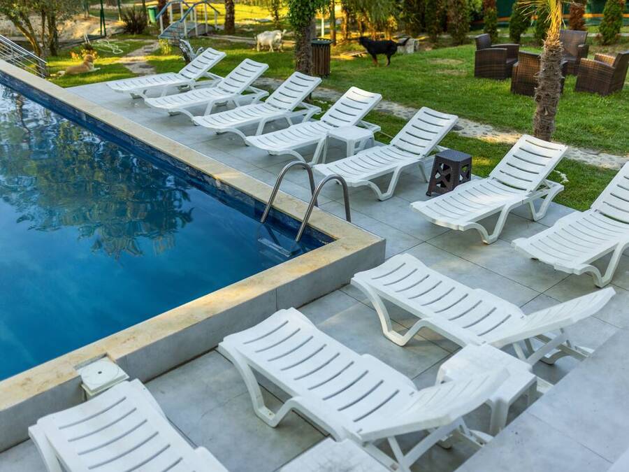 Grandeur Sapanca shared grounds &mdash; garden, pool and seating areas 14