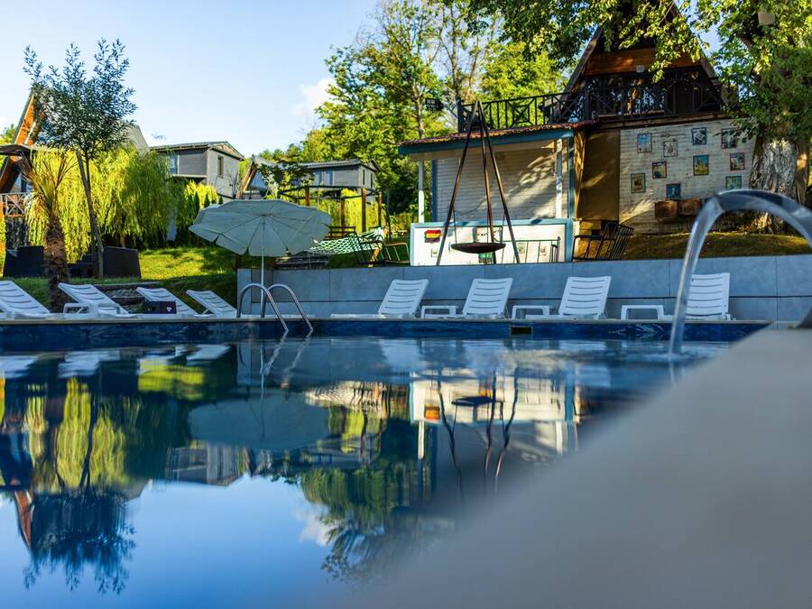 Grandeur Sapanca shared grounds &mdash; garden, pool and seating areas 16