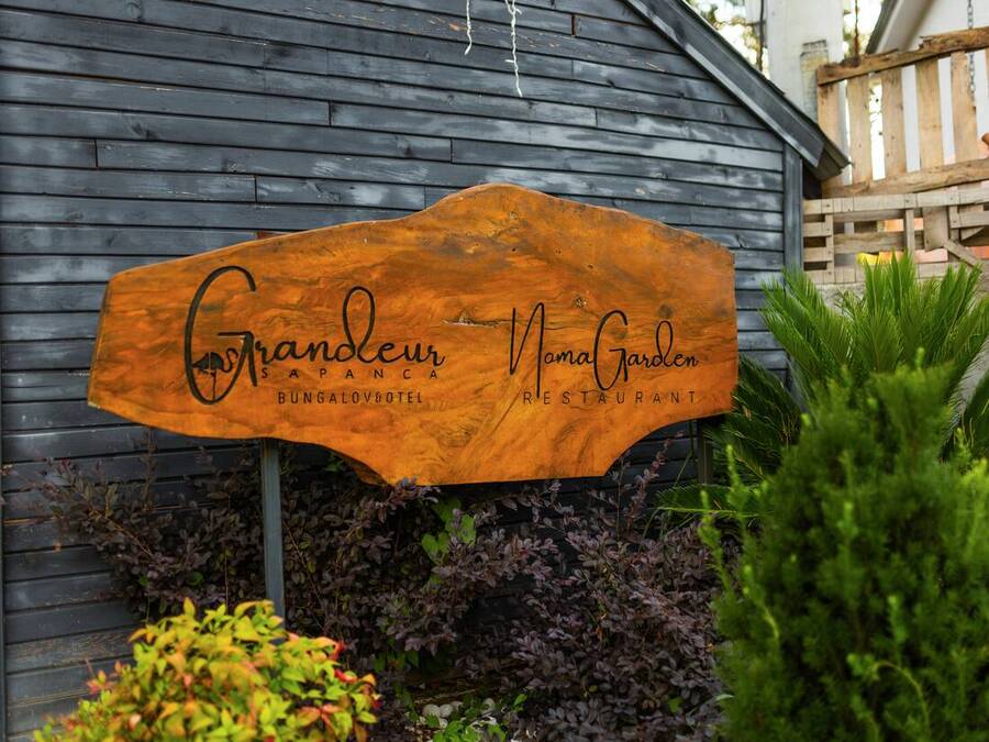 Grandeur Sapanca shared grounds &mdash; garden, pool and seating areas 19
