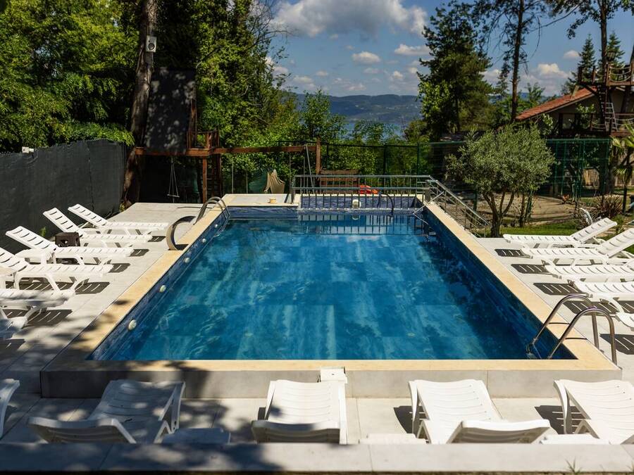 Grandeur Sapanca shared grounds &mdash; garden, pool and seating areas 20