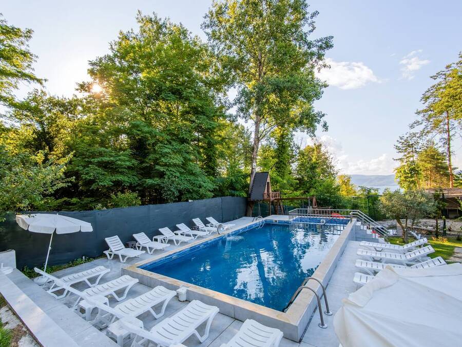 Grandeur Sapanca shared grounds &mdash; garden, pool and seating areas 30
