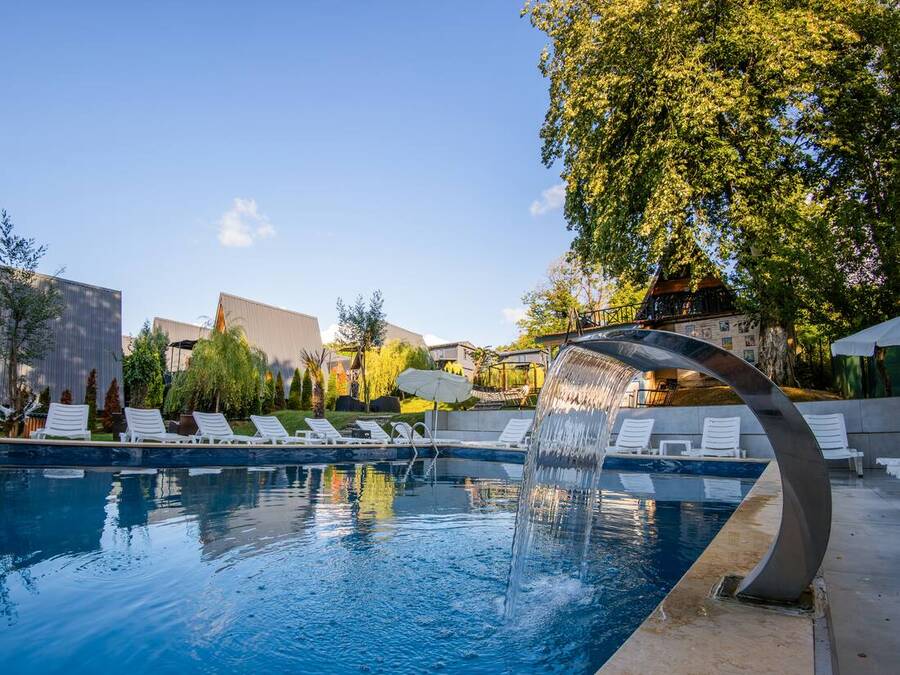 Grandeur Sapanca shared grounds &mdash; garden, pool and seating areas 31